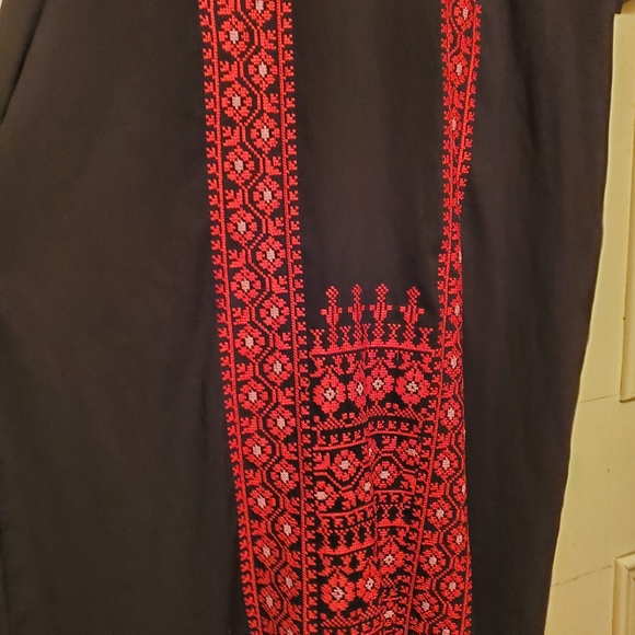 Embroidered made in Jordan dress - Picture 3 of 4